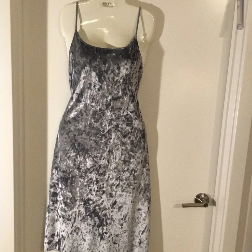 Double Zero Silver / Gray Slip Velvet Dress Size Medium $40 - Picture 3 of 11
